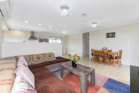 Photo of property in 25 Glen Close, Glen Eden, Auckland, 0602