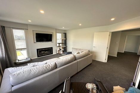 Photo of property in 15 Monaco Grove, Fitzherbert, Palmerston North, 4410