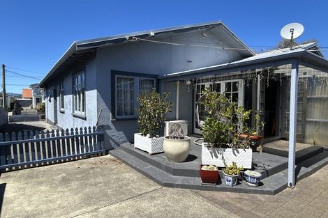 Photo of property in 7 Palm Avenue, Lyall Bay, Wellington, 6022