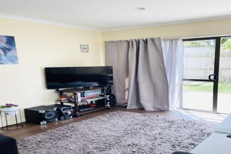 Photo of property in 20 Fiesta Drive, Half Moon Bay, Auckland, 2012