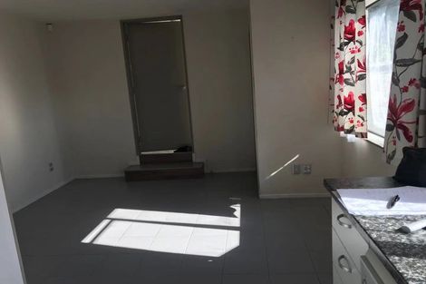 Photo of property in 1 Glengarry Road, Glen Eden, Auckland, 0602