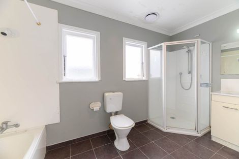 Photo of property in 70 Hobsonville Road, West Harbour, Auckland, 0618