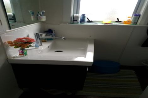 Photo of property in 43 Lyndfield Lane, Newlands, Wellington, 6037