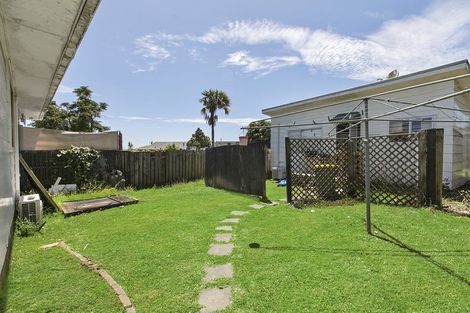Photo of property in 13 Pipitea Place, Massey, Auckland, 0614