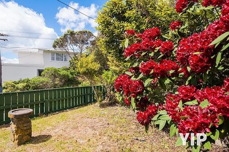 Photo of property in 8 Link Road, Newlands, Wellington, 6037