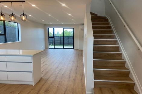 Photo of property in 2/28 Croydon Road, New Lynn, Auckland, 0600