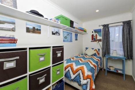 Photo of property in 9/17 Harbour View Road, Te Atatu Peninsula, Auckland, 0610