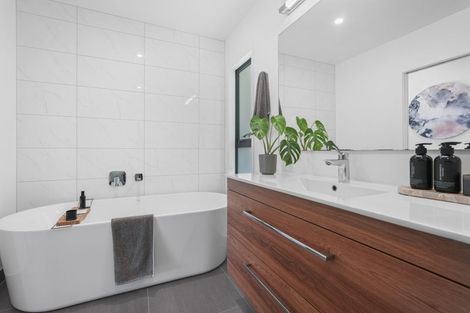 Photo of property in 17 Mcclintock Road, Massey, Auckland, 0614