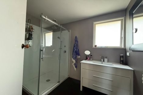 Photo of property in 38 Clivedon Place, Redwood, Christchurch, 8051