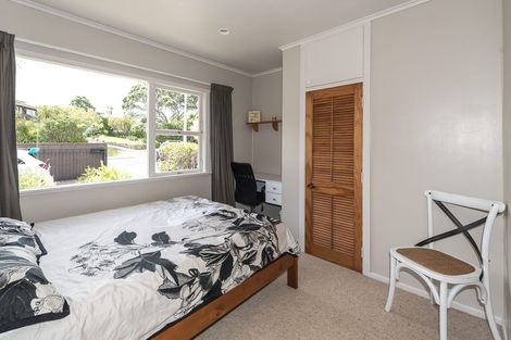 Photo of property in 16 Glamorgan Drive, Torbay, Auckland, 0630