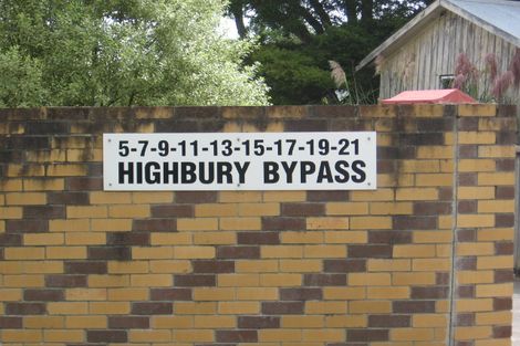 Photo of property in 19 Highbury Bypass, Birkenhead, Auckland, 0626
