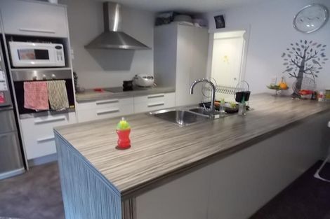 Photo of property in 11a Pinkerton Grove, Newlands, Wellington, 6037