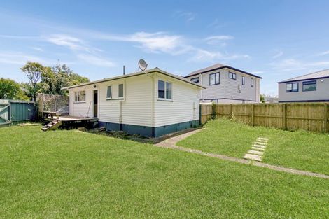 Photo of property in 6 Hughdene Place, Henderson, Auckland, 0610