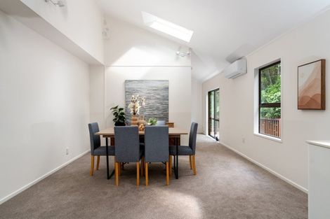 Photo of property in 16 Garden Road, Northland, Wellington, 6012