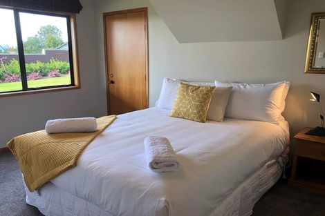 Photo of property in 11 Krissell Place, Acacia Bay, Taupo, 3330