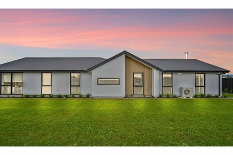 Photo of property in 2 Mccahon Drive, Rangiora, 7400