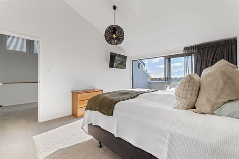 Photo of property in 64 Karina Road, Merrilands, New Plymouth, 4312