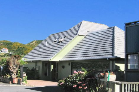 Photo of property in 3 Erskine Close, Island Bay, Wellington, 6023