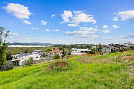 Photo of property in 21 Raumati Crescent, Onerahi, Whangarei, 0110
