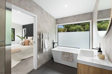 Photo of property in 18 Paturoa Road, Titirangi, Auckland, 0604