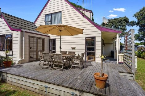 Photo of property in 18a Toi Street, Otaki Beach, Otaki, 5512