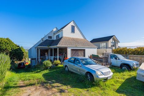 Photo of property in 122 Seaview Road, Paraparaumu Beach, Paraparaumu, 5032
