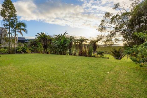 Photo of property in 25 Oakpark Place, West Harbour, Auckland, 0618