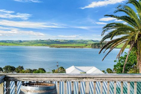 Photo of property in 23 Oxford Street, Whakapirau, 0583