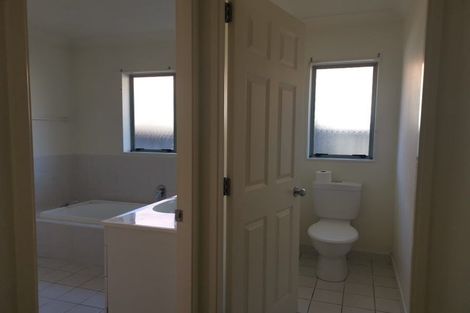 Photo of property in 6 Longford Park Drive, Takanini, 2112