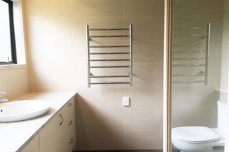 Photo of property in 24 Kereru Street, Henderson, Auckland, 0612