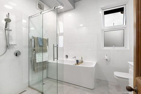 Photo of property in 60 Glenmore Street, Northland, Wellington, 6012