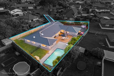 Photo of property in 8 Rarahu Place, The Gardens, Auckland, 2105