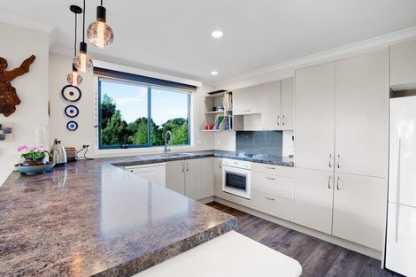 Photo of property in 127 Wairau Road, Oakura, 4314