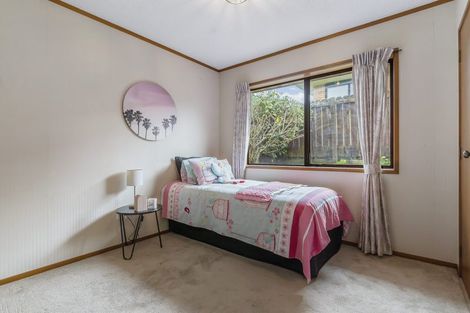 Photo of property in 75 Dalwhinnie Parade, Highland Park, Auckland, 2010