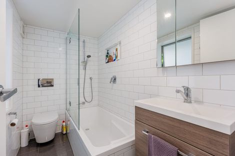 Photo of property in 12 Braemar Road, Rothesay Bay, Auckland, 0630