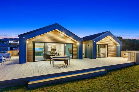 Photo of property in 1 Arapipi Way, Peka Peka, Waikanae, 5391