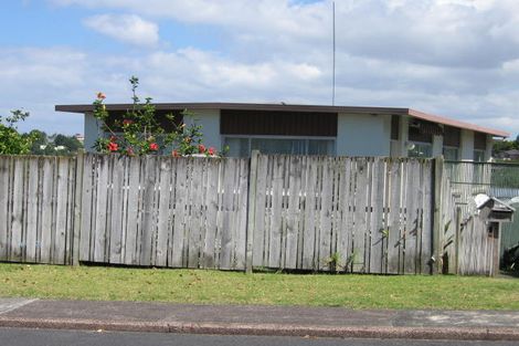 Photo of property in 2/15 Geoffrey Road, Torbay, Auckland, 0630
