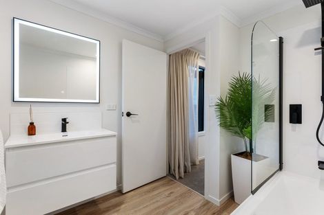 Photo of property in 23 Melandra Road, Stanmore Bay, Whangaparaoa, 0932