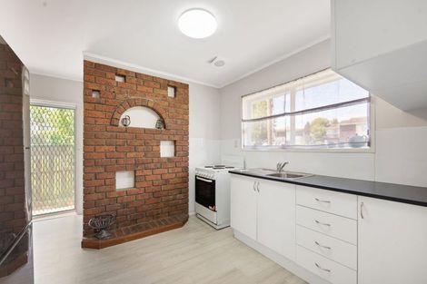 Photo of property in 2/1 Ribblesdale Road, Henderson, Auckland, 0612