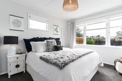 Photo of property in 6 Newhaven Place, Roslyn, Palmerston North, 4414