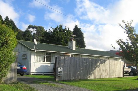 Photo of property in 4 Hine Road, Wainuiomata, Lower Hutt, 5014