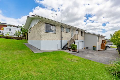 Photo of property in 2/31 Pakira Avenue, Glendene, Auckland, 0602