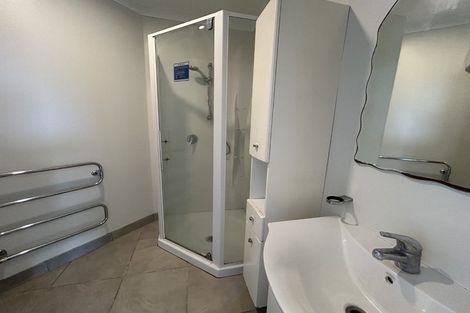 Photo of property in 7 Shearwater Rise, Rothesay Bay, Auckland, 0630
