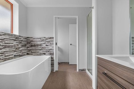 Photo of property in 10 Marblewood Grove, Pukekohe, 2120