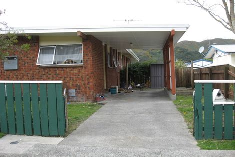 Photo of property in 2/5 Kendal Grove, Wainuiomata, Lower Hutt, 5014