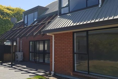 Photo of property in 28 Farnley Place, Parklands, Christchurch, 8083