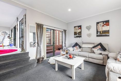 Photo of property in 52 Hewlett Road, Massey, Auckland, 0614