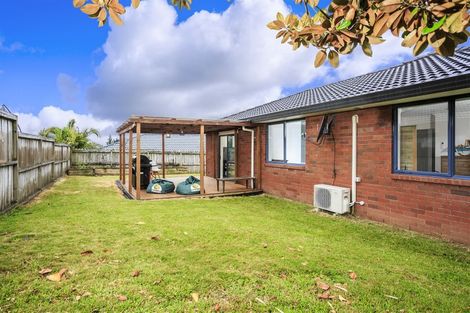 Photo of property in 16 Plumstead Rise, Glen Eden, Auckland, 0602