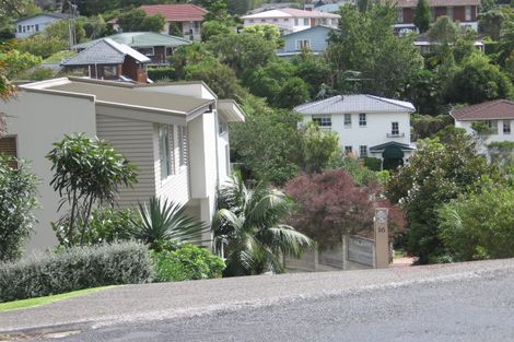 Photo of property in 2/16 Penning Road, Castor Bay, Auckland, 0620