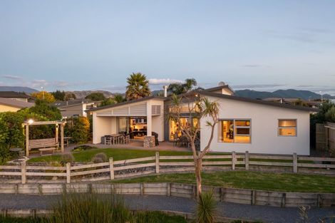 Photo of property in 5 Hana Udy Place, Paraparaumu Beach, Paraparaumu, 5032